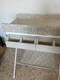 Fasciatoio/vaschetta per il bagnetto