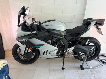 CF Moto 675 sr-r