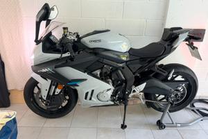 CF Moto 675 sr-r