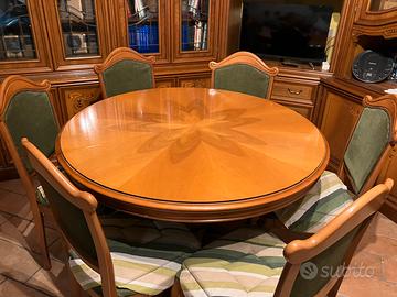 Tavolo in legno con 6 sedie