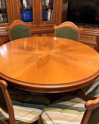 Tavolo in legno con 6 sedie