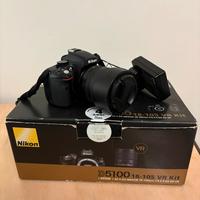 Fotocamera Nikon D5100 con obiettivo 18-105 VR