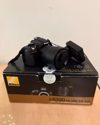 Fotocamera Nikon D5100 con obiettivo 18-105 VR