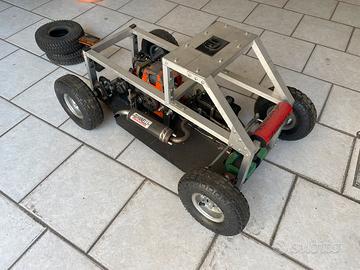 Macchina radio telecomandata auto costruita