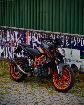 KTM Duke 125 Akrapovic