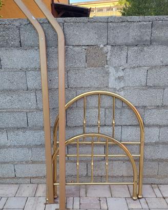 Letto in ottone e rete ortopedica in legno