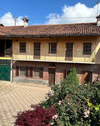 Rustico / Casale di 190 m² con più di 5 locali a V