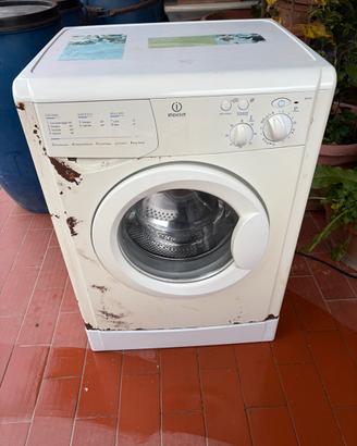 Lavatrice Indesit 5 Kg Centrifuga 1000 giri WIV 60