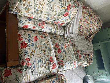 Coppia divani (letto) +tavolino