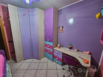 Cameretta con angolo e porte curve