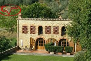 Villa di 256 m² con più di 5 locali a Bucine