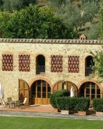 Villa di 256 m² con più di 5 locali a Bucine
