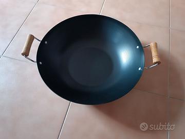 Pentola Wok nera in ferro 32 cm