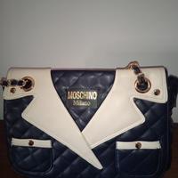 Borsetta trapuntata modello Moschino 