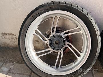 Cerchi e gomme sh 300