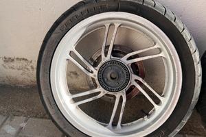 Cerchi e gomme sh 300