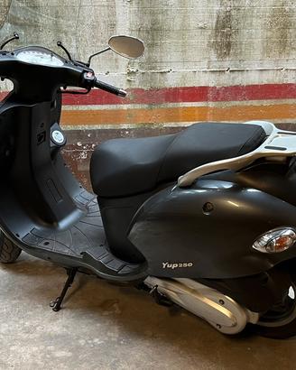 Scooter kymko Yup 250