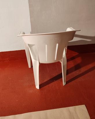 4 sedie impilabili e tavolo pieghevole