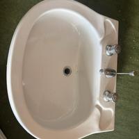 gratis bidet e lavandino in ceramica bianca