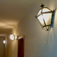 Lanterna in ferro battuto da parete