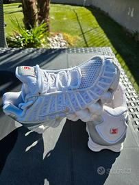 NIKE AIR SHOX