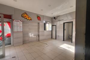 Locale commerciale 3 porte