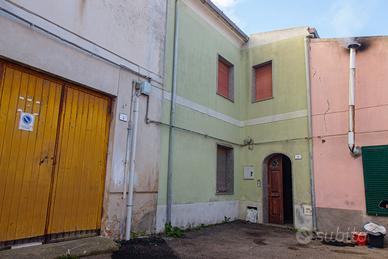 Florinas Trivano con cortile