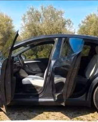 Tesla model Y  dual motor