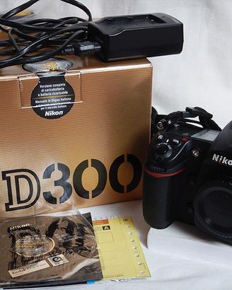 Nikon D300 + Scatola Originale + CF Card 2GB