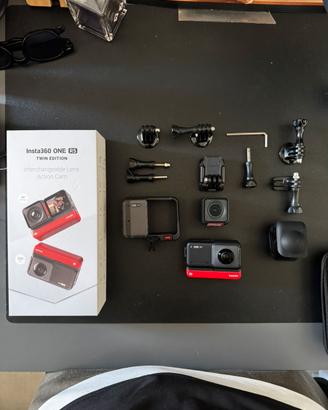 Insta 360 one RS twin edition con accessori