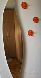 Specchio e appendiabiti