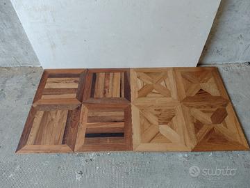 Vecchie quadrotte in legno vecchio/antico