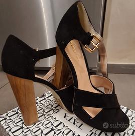 Sandali aperti davanti e chiusi al tallone da cint