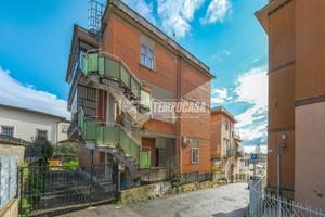 TOMBA DI NERONE - QUADRILOCALE CON BALCONI IN PALA