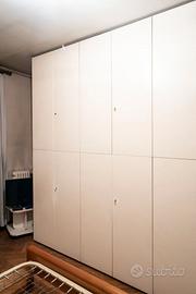 Grande armadio bianco