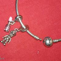 bracciale pandora rigido con ciondoli