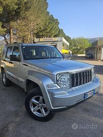jeep fuoristrada 2.8 cherokee con gancio traino 