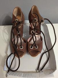Scarpe com tacco