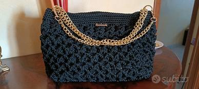 Elegante borsa nera fatta a mano