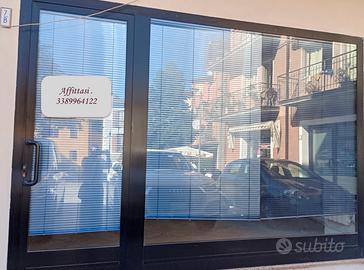 Ufficio piano terra due vani su Piazza Peretti