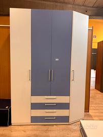 Cameretta bianca/azzurra con letto contenitore
