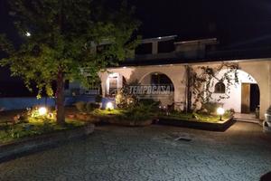 VILLA INDIPENDENTE CON GIARDINO E TERRENO