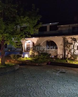 VILLA INDIPENDENTE CON GIARDINO E TERRENO