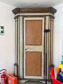 Mobile angoliera dei primi del 1600 laccato