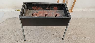 Barbecue carbonella per spiedi