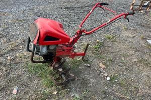 Un moto coltivatore