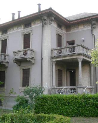 Villa di 350 m² con più di 5 locali e box auto dop