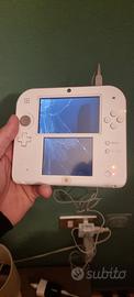 Nintendo 2DS Bianco/Rosso con schermo rotto