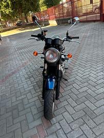 moto triumph boneville