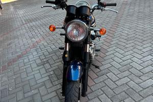 moto triumph boneville